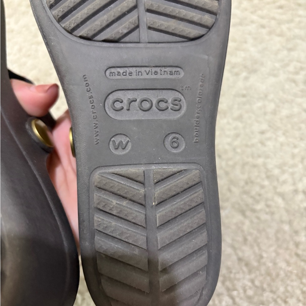 Crocs Brown Sanrah Circle Flip Wedge Sandals With Gold Embellishment Size 6 - Picture 6 of 6